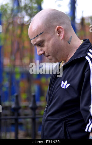 Andrew Garfield et Paul Giamatti filmer une scène d'action sur l'ensemble de "l'Extraordinaire Spider-Man 2' à Brooklyn. Garfield est repéré portant son costume de Spider-Man durant la prise de vue avec : Paul Giamatti Où : New York, NY, United States Quand : 11 m Banque D'Images