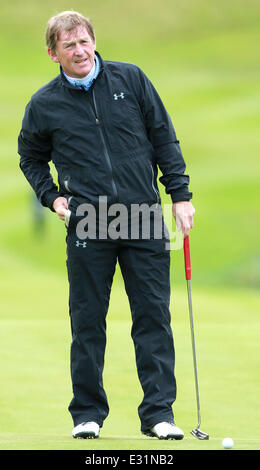 Des stars la concurrence dans le tournoi de golf de la coupe des célébrités comme partie de golf Live au Celtic Manor Hotel et golf comprend : Kenny Dalglish Où : Newport, Pays de Galles Quand : 11 mai 2013 Banque D'Images