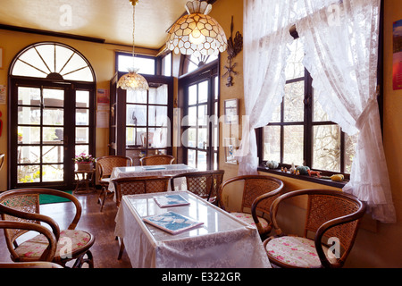 Cute vintage styled cafe au Japon de l'intérieur Banque D'Images