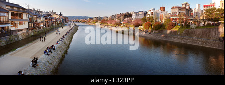 Vue panoramique de la rivière Kamo au printemps à Kyoto, Japon, 2014 Banque D'Images