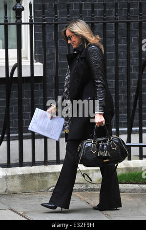 Les dirigeants d'arriver au 10 Downing Street pour Business Advisory Group rencontre avec le premier ministre David Cameron. Londres, Angleterre - 20.05.13 Angela Ahrendts vedette :,PDG de Burberry Où : London, Royaume-Uni Quand : 20 mai 2013 Banque D'Images