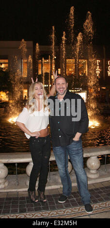 Playboy Playmate Nikki Leigh et Steven Samblis donner leur critique du film "The Hangover 3" pour Hollywood Fast Lane's Instant Film Review du Grove comprend : Nikki Leigh,Steven Samblis Où : Los Angeles, CA, United States Quand : 22 mai 2013 Banque D'Images