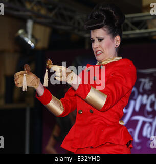 Beartix von Bourbon effectue une routine au burlesque Le Great British Tattoo Show à Londres en vedette : Beartix von Bourbon Où : London, Royaume-Uni Quand : 25 mai 2013 Banque D'Images