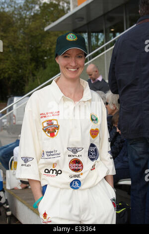 Match de cricket de bienfaisance Bunbury contre Mike Brearley XI du Lords Cricket Ground la collecte de fonds pour l'unité de psychothérapie de Camden. Avec : Alison Mitchell Où : London, Royaume-Uni Quand : 25 mai 2013 Banque D'Images