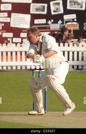 Match de cricket de bienfaisance Bunbury contre Mike Brearley XI du Lords Cricket Ground la collecte de fonds pour l'unité de psychothérapie de Camden. Avec : Paul Downton Où : London, Royaume-Uni Quand : 25 mai 2013 Banque D'Images