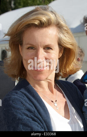 Match de cricket de bienfaisance Bunbury contre Mike Brearley XI du Lords Cricket Ground la collecte de fonds pour l'unité de psychothérapie de Camden. Comprend : Juliet Stevenson Où : London, Royaume-Uni Quand : 25 mai 2013 Banque D'Images