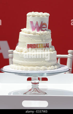 'Nous' Bridezillas kickoff leur saison 10e anniversaire avec un gâteau mangeant contest organisé par Nicole 'Snooki' Polizzi où : Banque D'Images