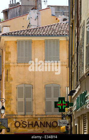 Windows typique à Aix-en-Provence, France Banque D'Images