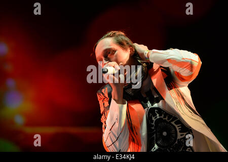 Le leader du groupe de rock indépendant canadien 'Arcade Fire, Win Butler, en prestation au Southside Festival à Neuhausen ob Eck, Allemagne, 21 juin 2014. Le 22 juin 2014 jusqu'à 60 000 visiteurs sont attendus et autour de 100 bandes peut effectuer. Photo : Felix Kaestle/dpa Banque D'Images