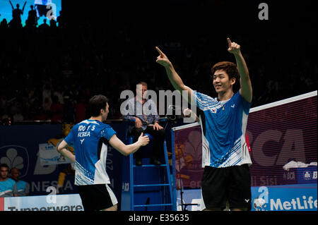 Jakarta, Indonésie. 22 Juin, 2014. Lee Yong Dae (R) et Yoo Yeon Seong de Corée du Sud réagir après avoir remporté le double masculin final du BCA Indonésie Ouvrir 2014 contre Mohammad Ahsan et Hendra Setiawan de l'Indonésie à Istora Senayan Jakarta, Indonésie, le 22 juin 2014. Lee Yong Dae et Yoo Yeon Seong a gagné 2-0. Sanovri Crédit : Veri/Xinhua/Alamy Live News Banque D'Images