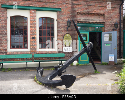 Entrée du musée, collection maritime avec l'ancre à l'avant dans la petite ville de Drøbak Norvège Akershus Banque D'Images