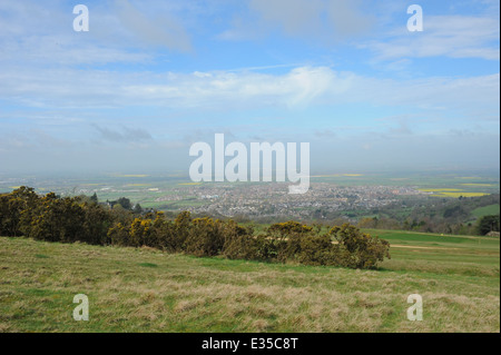 Vue panoramique depuis le sommet de Cleeve Common Surplombant la ville de Cheltenham et les Cotswolds, Gloucestershire, Angleterre, Royaume-Uni Banque D'Images