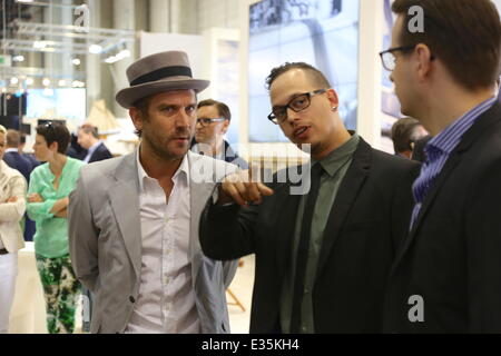 Harald Glööckler participe à une conférence de presse pour promouvoir sa nouvelle collection de mode : Peer Kusmagk Où : Berlin, Allemagne Quand : 03 août 2013 Banque D'Images