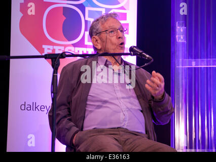 Dublin, Irlande. 22 Juin, 2014. L'écrivain Amos Oz discute au roman mondial Festival du livre de Dalkey Dalkey, Mairie, Dalkey, Dublin, Irlande. Dimanche 22 juin 2014. Credit : Doreen Kennedy/Alamy Live News Banque D'Images