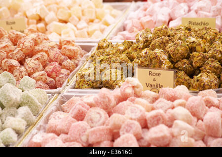 Variété de saveurs de loukoum sur stand à boire et Bournemouth, Bournemouth, Dorset Festival UK en Juin Banque D'Images