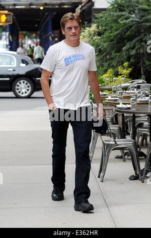 'The Amazing Spider-Man' comédien Denis Leary vu l'extérieur de son hôtel de Manhattan avec : Denis Leary Où : New York, NY, United States Quand : 09 Oct 2013 Banque D'Images