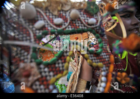 Jakarta, Indonésie. 22 Juin, 2014. Les gens effectuer pendant la Jakarta Carnival marquant le 487e anniversaire de la ville de Jakarta, Indonésie, le 22 juin 2014. Ti'Kuncahya Crédit : B./Xinhua/Alamy Live News Banque D'Images