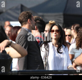 Lucy Liu et Jonny Lee Miller vu sur l'ensemble de 'Elementary' Avec : Lucy Liu,Jonny Lee Miller Où : London, Royaume-Uni Quand : 10 Oct 2013 Banque D'Images