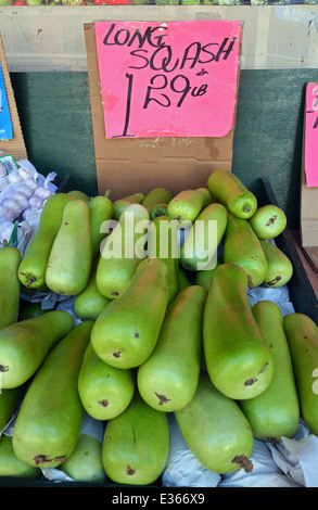 Un signe à un supermarché indien à Jackson Heights Queens New York avec un mot mal orthographié Banque D'Images