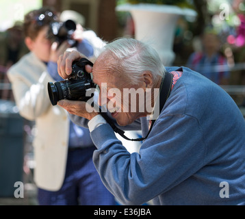 New York Times photographe Bill Cunningham assiste à l'âge de jazz annuel 9e partie pelouse Banque D'Images