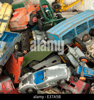 Collection de vintage bien utilisé diecast toy cars par Corgi, Dinky et Matchbox Banque D'Images