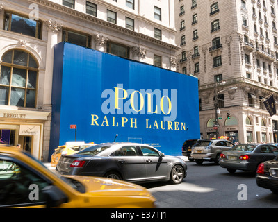 Ouverture bientôt annonce la signalisation, couvrant la construction, Ralph Lauren Polo Store, NYC, USA Banque D'Images