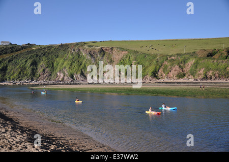 Canot sur la rivière Avon à Bantham de South Hams, Devon, UK Banque D'Images