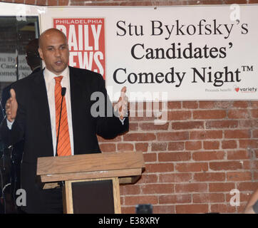 Stu Bykofsky 23e soirée de comédie des candidats au profit de la variété Club à Finnegan's Service comprend : Cory Booker Où : Philadelphia, États-Unis Quand : 21 août 2013 Banque D'Images