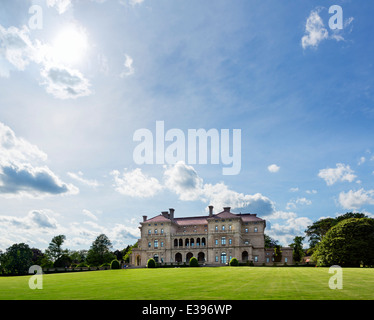 Les disjoncteurs, manoir historique et de l'été accueil de Cornelius Vanderbilt II, Newport, Rhode Island, USA Banque D'Images