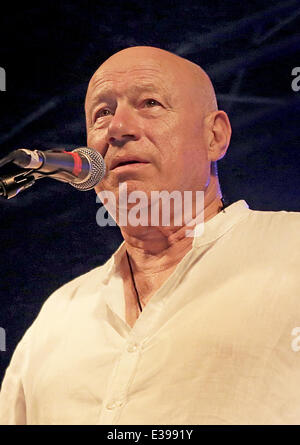 Neil Innes Performing at Liverpool O2 Academy comprend : Neil Innes Où : Liverpool, Kingsland, Royaume-Uni Quand : 26 août 2013 Banque D'Images