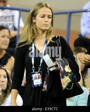 Kim Sears watches copain Andy Murray à la compétition de l'US Open 2013 Avec : Kim Sears Où : New York, NY, United States Quand : 29 août 2013 Banque D'Images