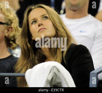 Kim Sears watches copain Andy Murray à la compétition de l'US Open 2013 Avec : Kim Sears Où : New York, NY, United States Quand : 29 août 2013 Banque D'Images