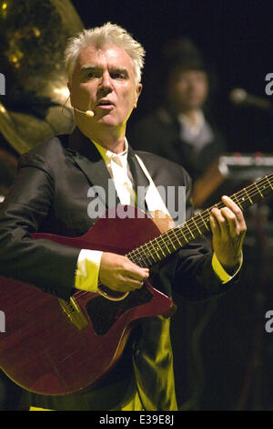 David Byrne et St Vincent effectuer au cours d'une garniture de concert au Glasgow Royal Concert Hall avec : David Byrne Où : Glasgow, Royaume-Uni Quand : 29 août 2013 Banque D'Images