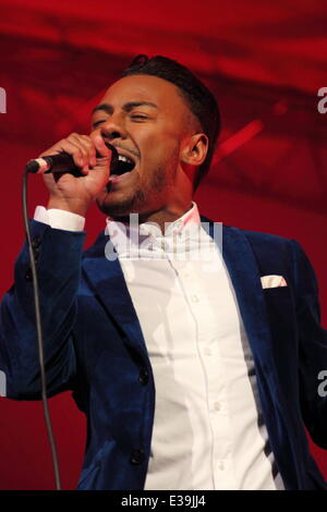 Cheryl Fergison et Marcus Collins effectuer avec l'Est du Midland à l'orchestre Sinfonia Viva Darley Park Concert, l'un des plus grands du Royaume-uni concerts classiques en plein air. Marcus Collins sera la vedette comme Jack et Cheryl Fergison sera la vedette comme esprit de la Bea Banque D'Images