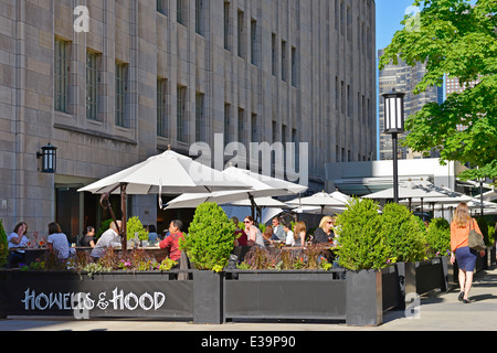 Howells et repas à l'extérieur du capot sur Michigan Avenue, dans le centre-ville de Chicago, Illinois, États-Unis Banque D'Images