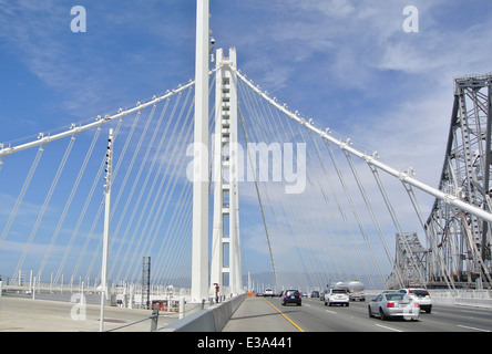 Vue de l'est de la nouvelle section de l'Oakland Bay Bridge de San Francisco Banque D'Images