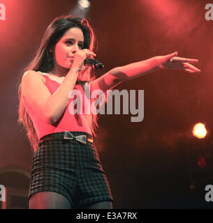 Cher Lloyd, cinquième harmonie, Jackson Guthy et Natalie Ester produisent en concert au Théâtre chez Best Buy comprend : Camila Cabello,cinquième harmonie où : New York, NY, United States Quand : 07 août 2013 Banque D'Images