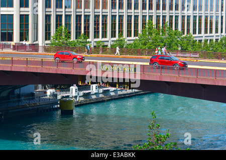 Columbus Drive Pont sur la rivière Chicago, Riverwalk Banque D'Images