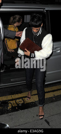 Cara Delevingne et Rihanna sur une soirée au restaurant avec Nozomi : Rihanna Où : London, Royaume-Uni Quand : 10 août 2013 Banque D'Images