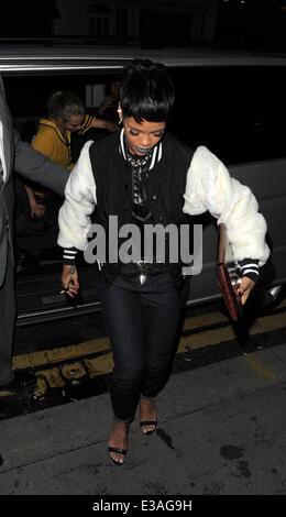 Cara Delevingne et Rihanna sur une soirée au restaurant avec Nozomi : Rihanna Où : London, Royaume-Uni Quand : 10 août 2013 Banque D'Images