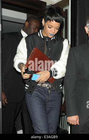 Cara Delevingne et Rihanna au restaurant Nozomi : Rihanna Où : London, Royaume-Uni Quand : 11 août 2013 Banque D'Images