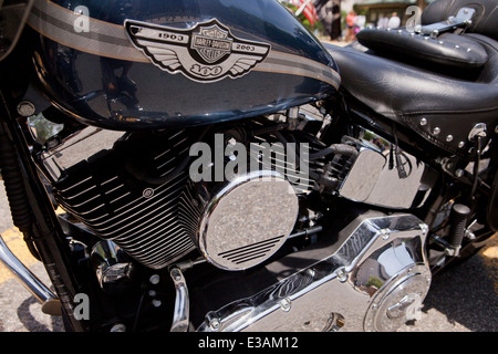 Closeup détail voir 100e anniversaire de Harley Davidson moto modèle logo - USA Banque D'Images