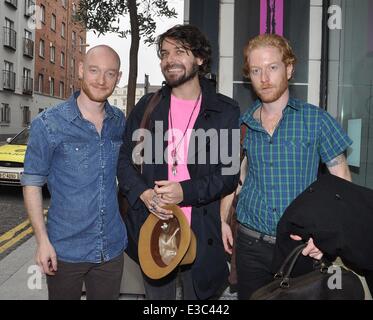 L'arrivée des bandes pour Arthur's Day (Arthur Guinness) à Morrison Hotel comprend : Biffy Clyro Où : Dublin, Irlande Date : 25 Nov 2013 Banque D'Images