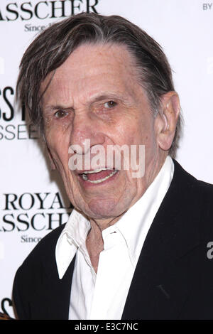 Soirée d'ouverture de Broadway's The Glass Menagerie au stand. Theater-Arrivals Avec : Leonard Nimoy Où : New York, NY, United States Quand : 26 août 2013 Banque D'Images