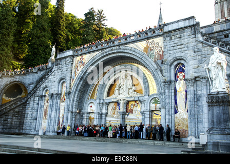 Basilique du rosaire, Lourdes, France. Banque D'Images