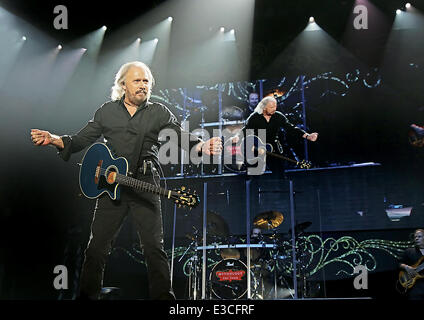 Barry Gibb effectuant à la Manchester Arena avec : Barry Gibb où : Manchester, Royaume-Uni Quand : 29 août 2013 Banque D'Images