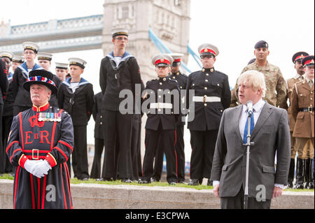 City Hall, Londres, Royaume-Uni, 23 juin 2014. Les membres de l'organisation des Forces armées britanniques rejoindre le maire de Londres et à l'Assemblée générale pour une cérémonie de lever du drapeau pour honorer le courage et l'engagement personnel de service passé et présent. Crédit : Stephen Chung/Alamy Live News Banque D'Images