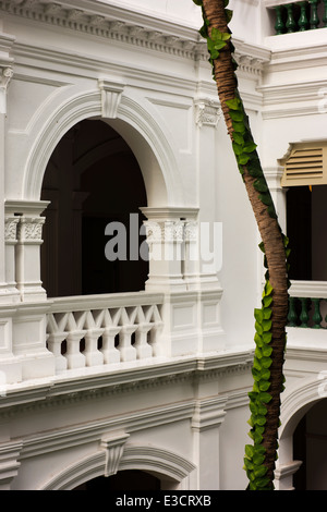 Cour intérieure de l'Hôtel Raffles. Banque D'Images