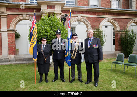 Bromley,UK,23 juin 2014,le personnel des forces armées ainsi que la police assister à la levée du drapeau annuel Conseil Bromley ceremon Crédit : Keith Larby/Alamy Live News Banque D'Images