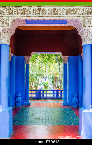 Les magnifiques jardins Majorelle restauré avec soin par Yves Saint-Laurent à Marrakech, Maroc, Afrique du Nord. Banque D'Images